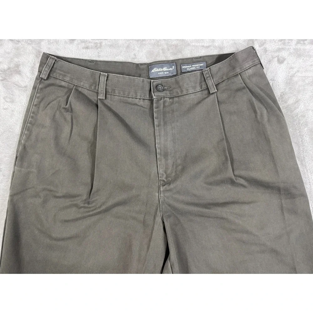 Eddie Bauer Chino Pants Mens 38x30 Green Classic Fit Pleated Wrinkle Resistant - Picture 5 of 16